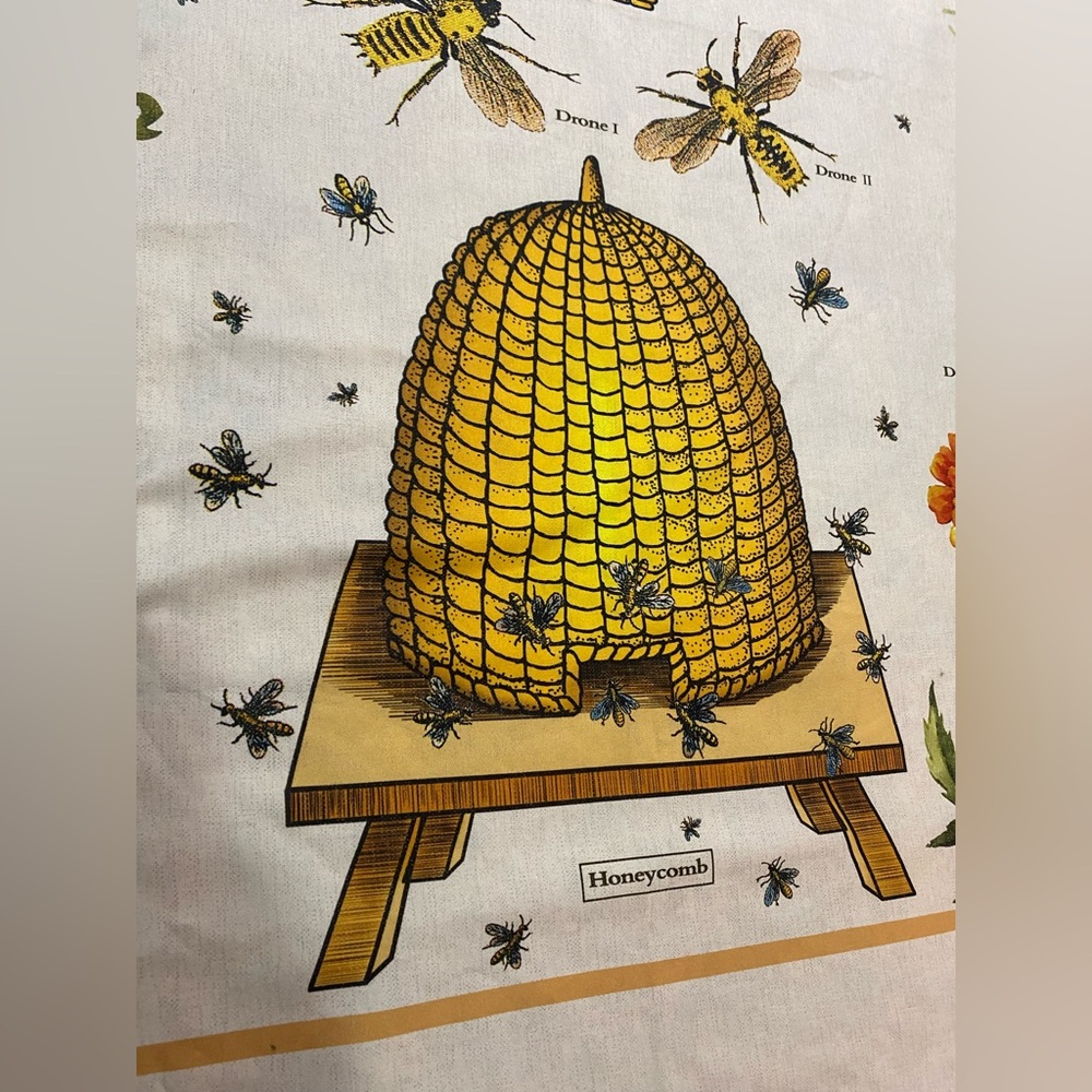 Illustrated Bee and Herb Fabric Tapestry - Picture 4 of 8